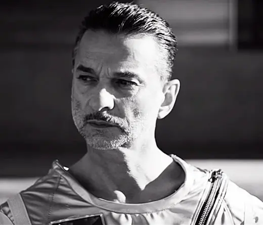 Dave Gahan es un astronauta en el nuevo video de Depeche Mode.